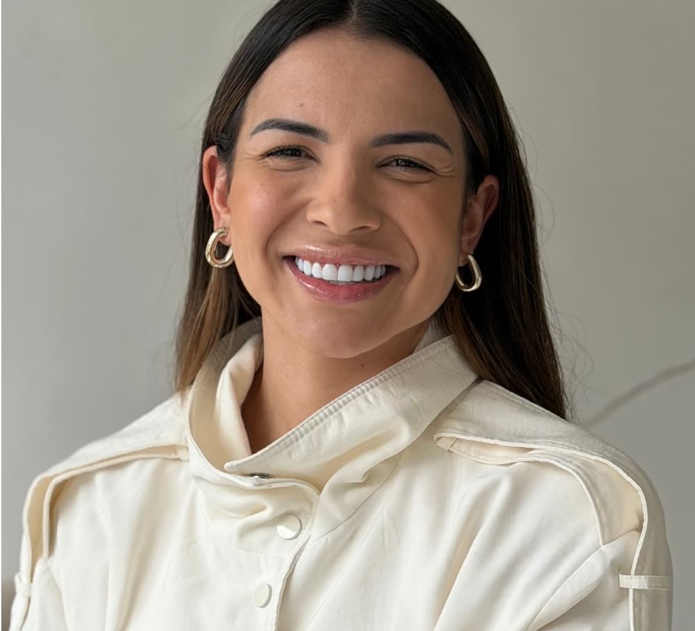Dra. Thayna Alves sorrindo